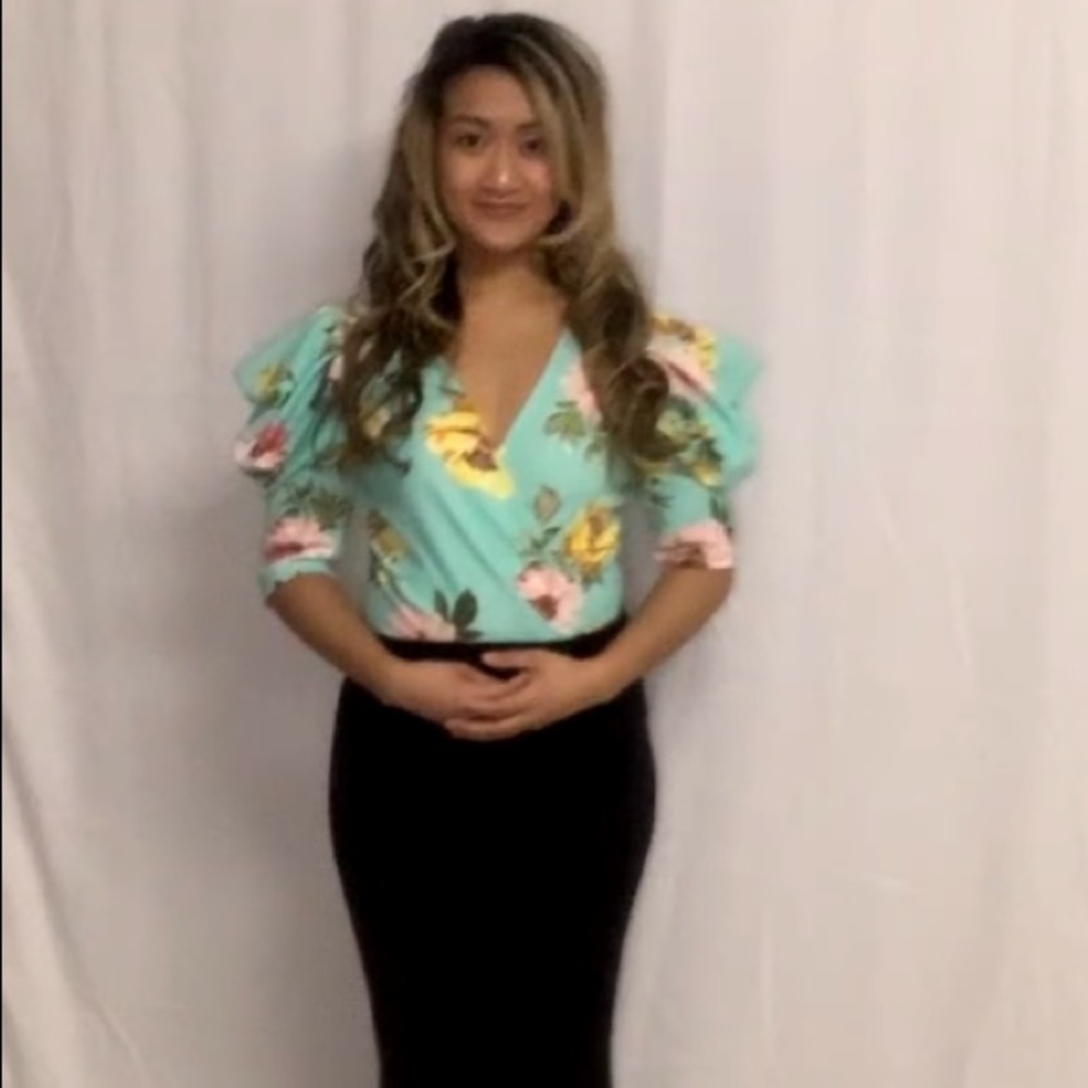 Charlotte Russe Puff Short Sleeve Floral Blouse NWOT ‼️CLOSET CLEAR OUT‼️$10